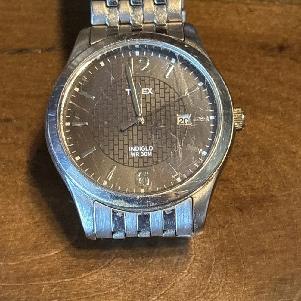 VTG Timex Indiglo Quartz Silver Stainless Bracelet Wrist Watch Date 30m UNTESTED